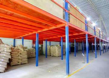 株洲平臺閣樓貨架可以用機器人存取貨嗎？【易達貨架】